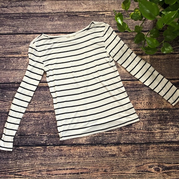 H&M Tops - 🌀H&M | Basic Striped Tee